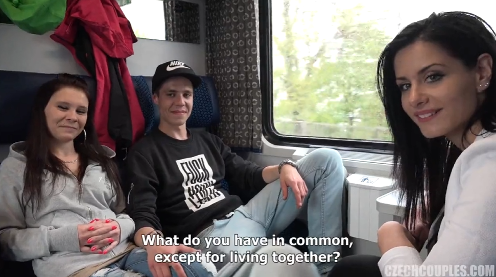 ALEX BLACK นั่งรถไฟอยู่ดี ๆ มีคนมาจ้างให้สลับคู่ หนังโป๊ฝรั่ง FOURSOME IN PUBLIC TRAIN สลับคู่เย็ดเมียคนอื่นบนรถไฟ นายเอาเมียเราไป ส่วนเราจะเอาหีเมียนาย สวิงกิ้งเย็ดกันบนรถไฟอย่างมันส์